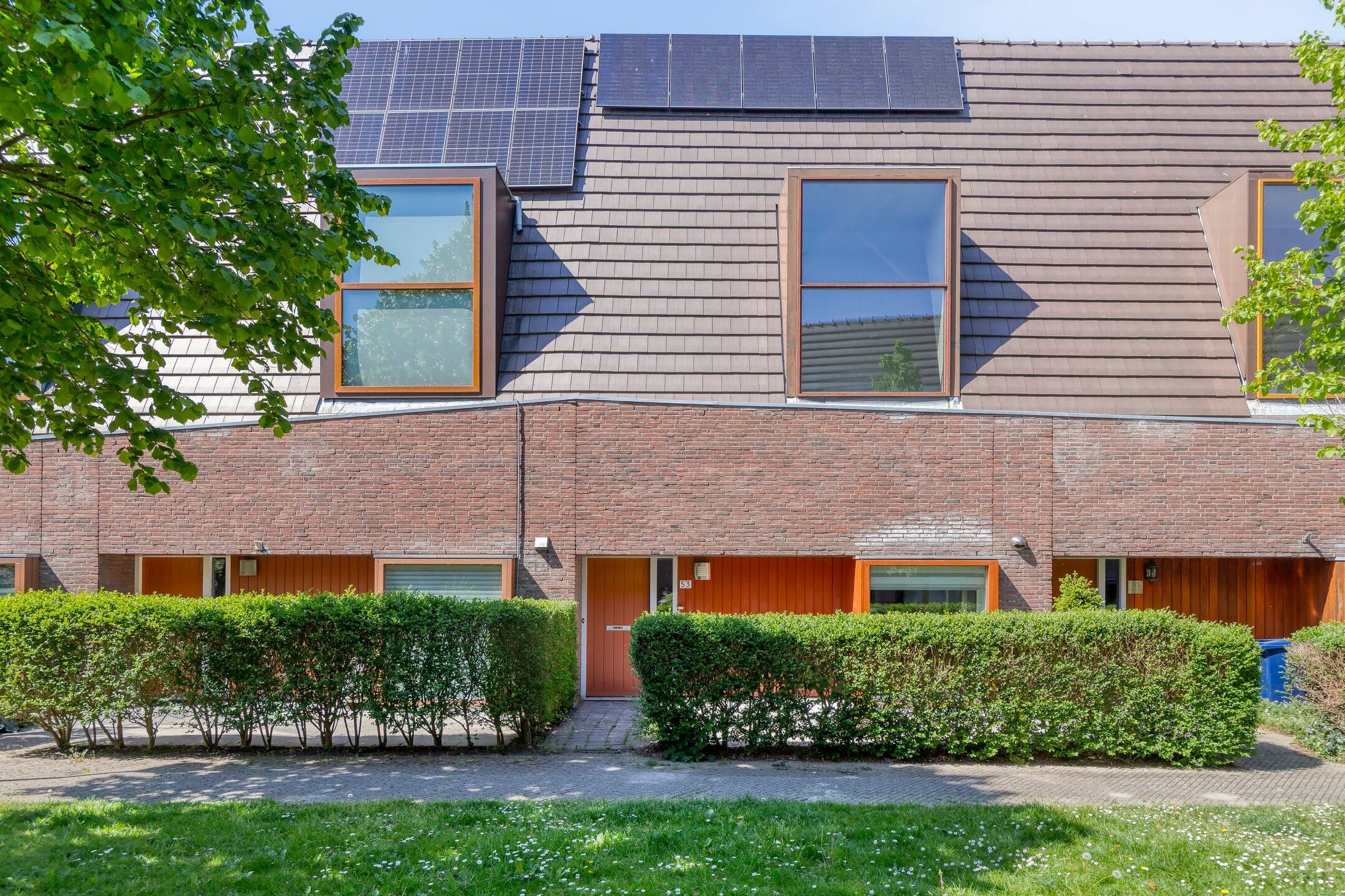 Bieremalaan 53 - Voorzijde met zonnepanelen