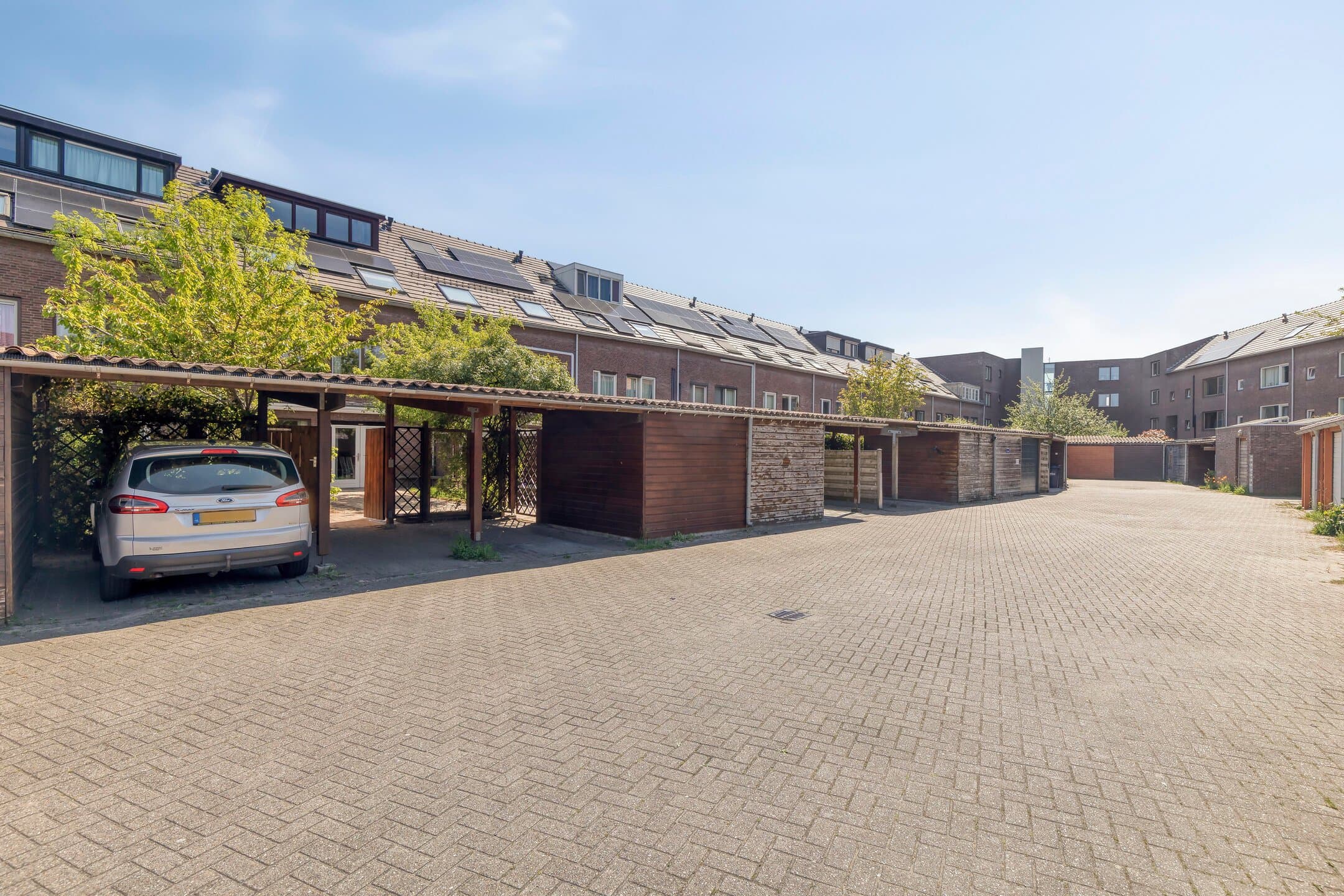 Bieremalaan 53 - Parkeerplaats en carport