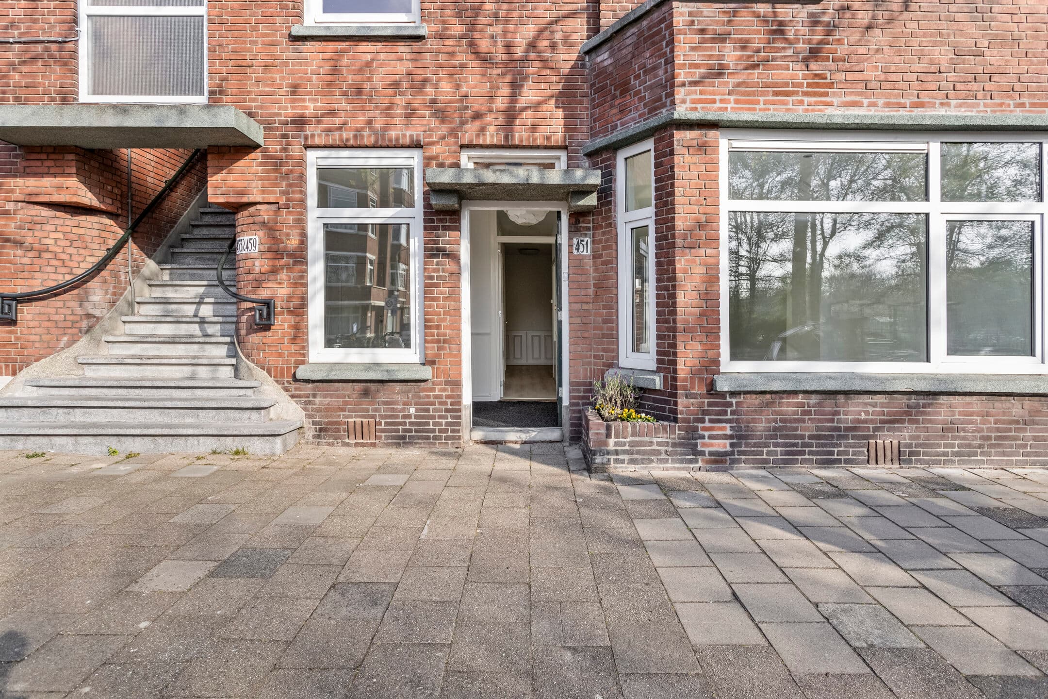 Mient 451, Den Haag