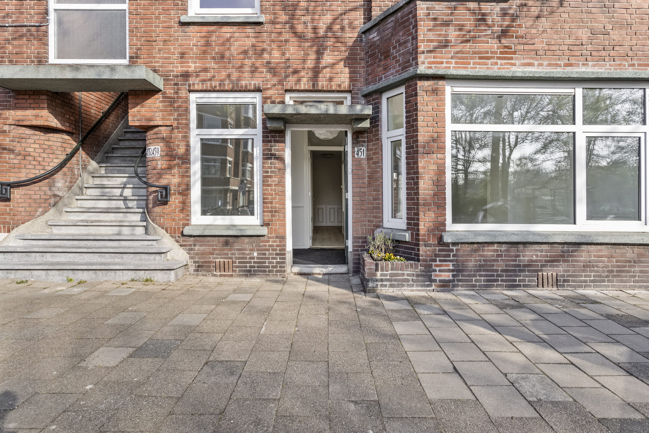 Mient 451, Den Haag