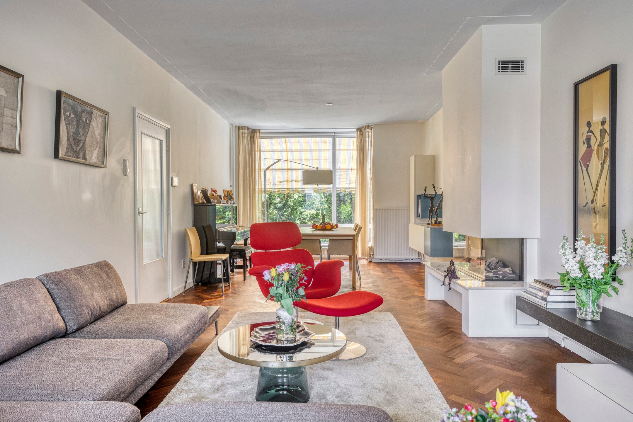 Woonkamer met open haard